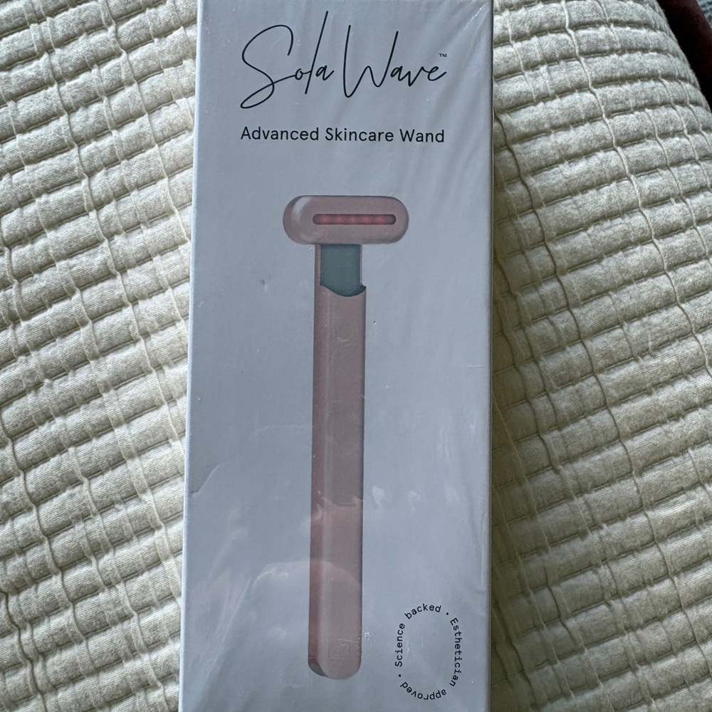 New with tags- SolaWave Advanced Skincare Wand - Pink